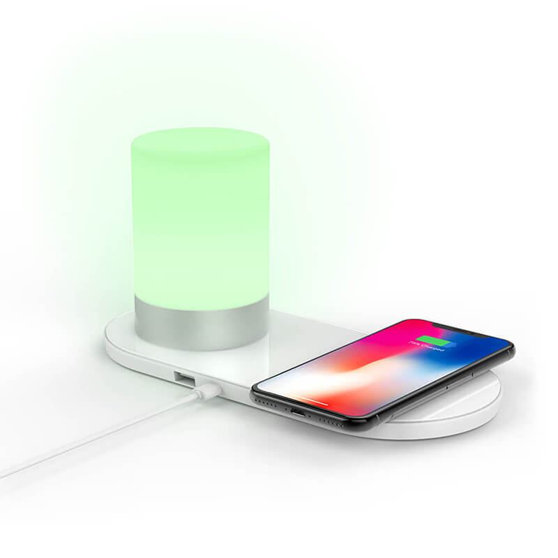 RGB Lamb traadita laadimisega jaamaga (iPhone või Androidtelefon)